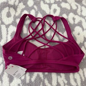 Size 4 / Lululemon Bra / Free to be / Never worn